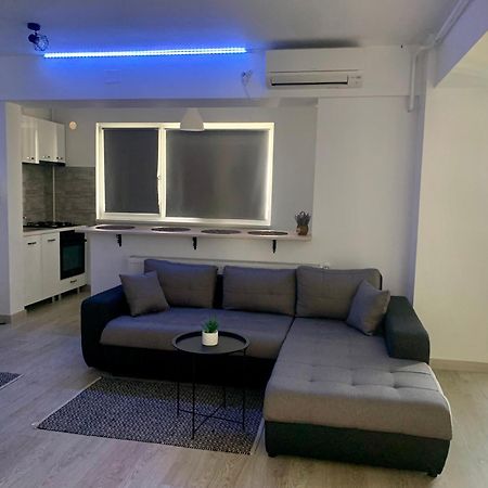 Black&White Suites Craiova Bagian luar foto
