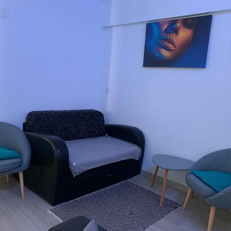 Black&White Suites Craiova Bagian luar foto