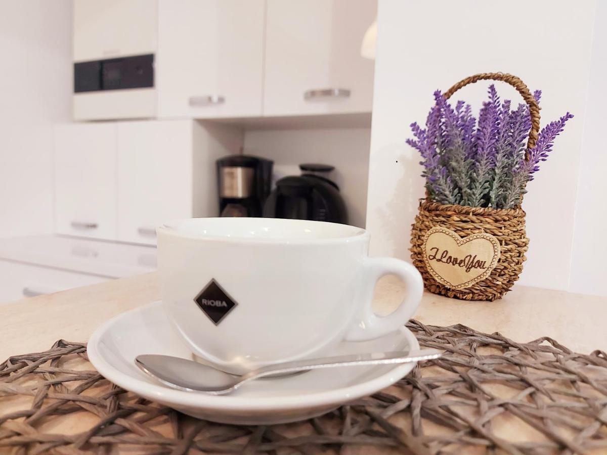 Black&White Suites Craiova Bagian luar foto