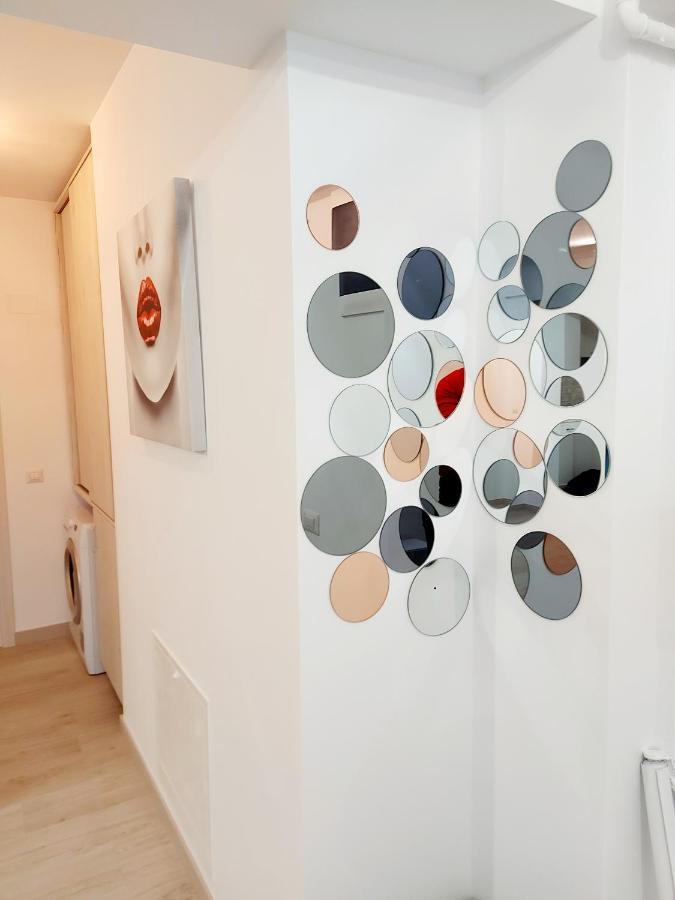 Black&White Suites Craiova Bagian luar foto