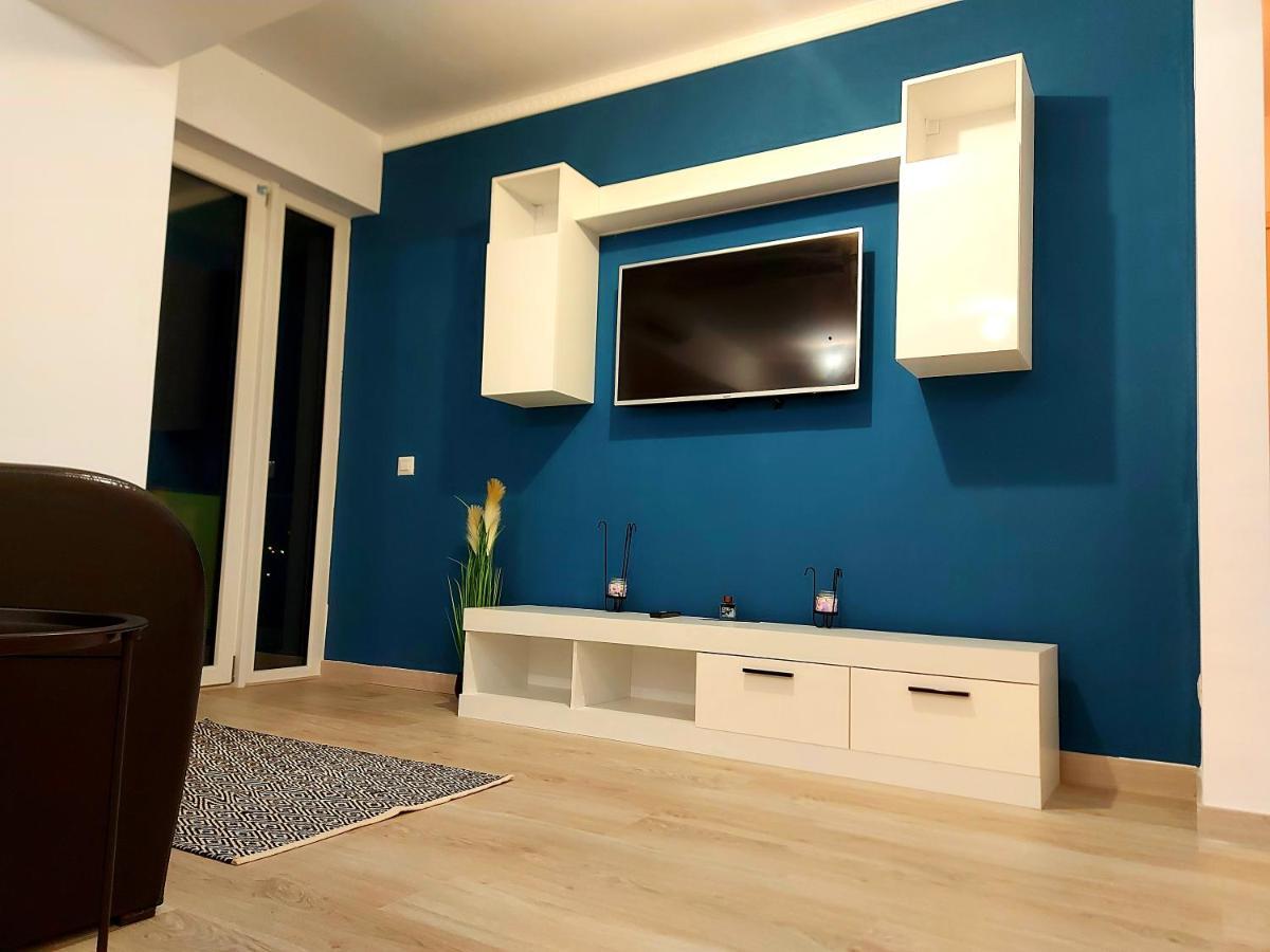 Black&White Suites Craiova Bagian luar foto