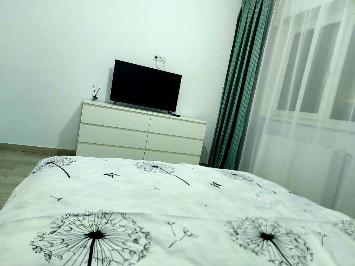 Black&White Suites Craiova Bagian luar foto